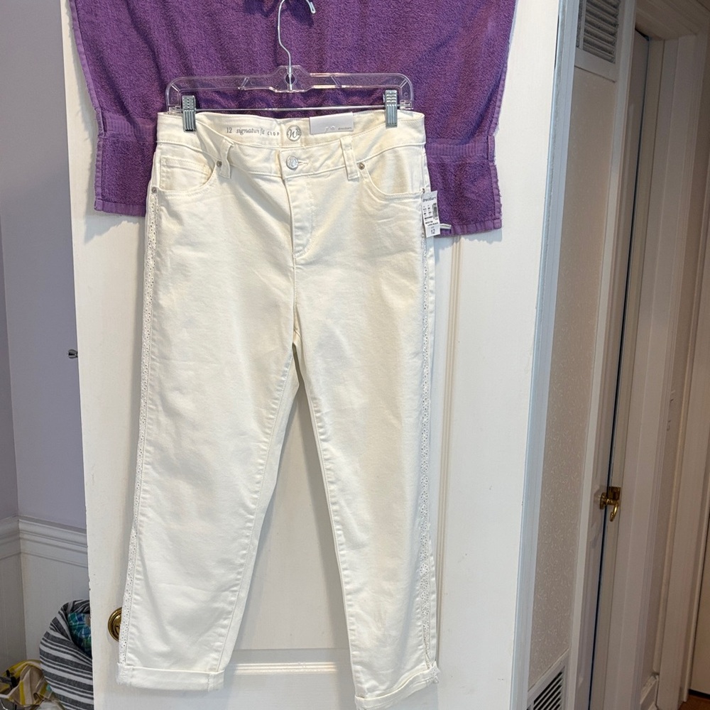 NWT Dress Barn White Ankle Jeans